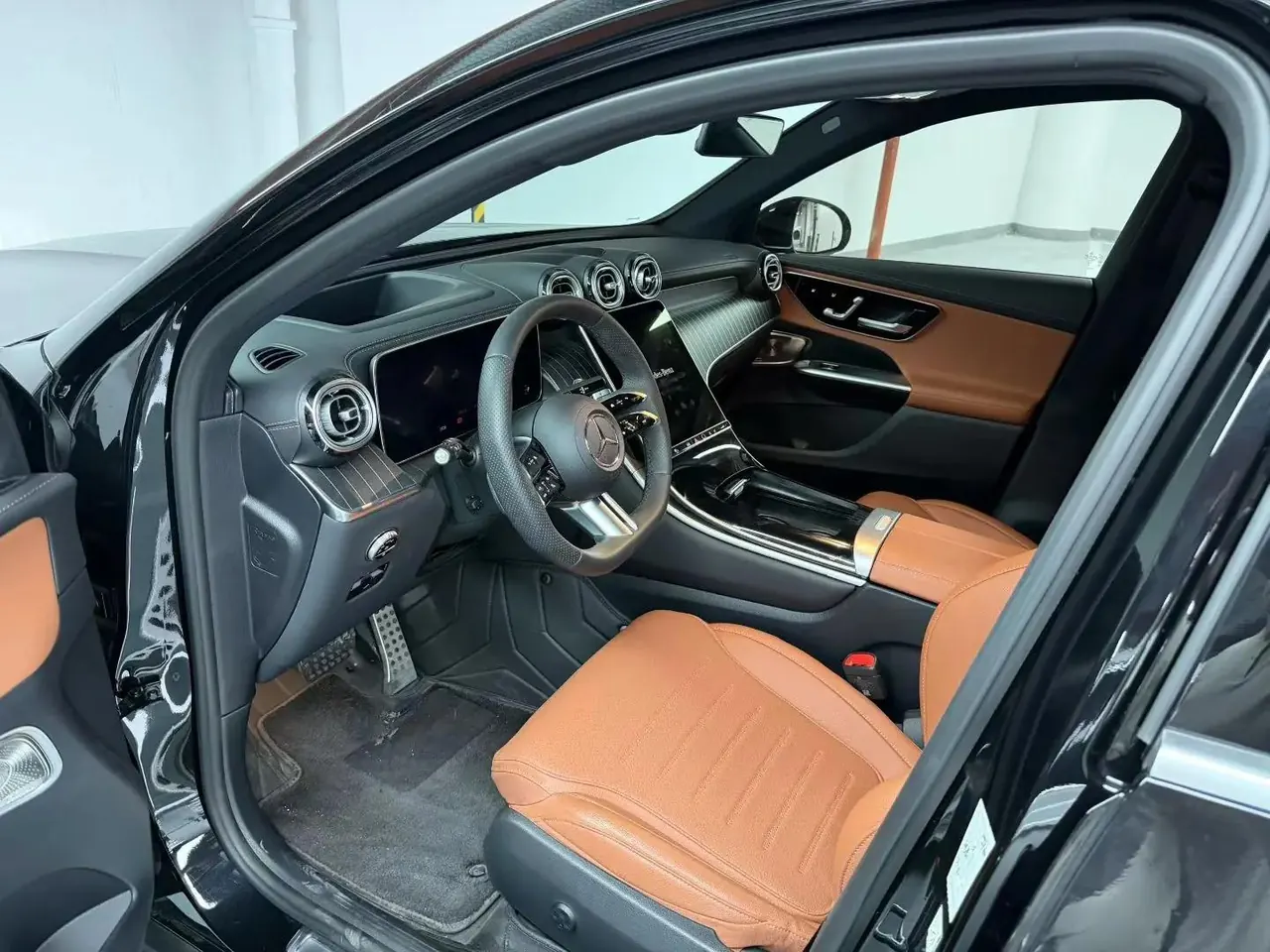 Mercedes Benz 2024 GLC 300 L 4MATIC 48V 2.0T Sporty 5-Seater Automatic 3