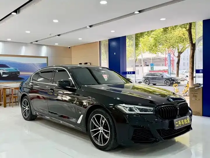 BMW 5 Series 2022 525Li M Sports Suit 3