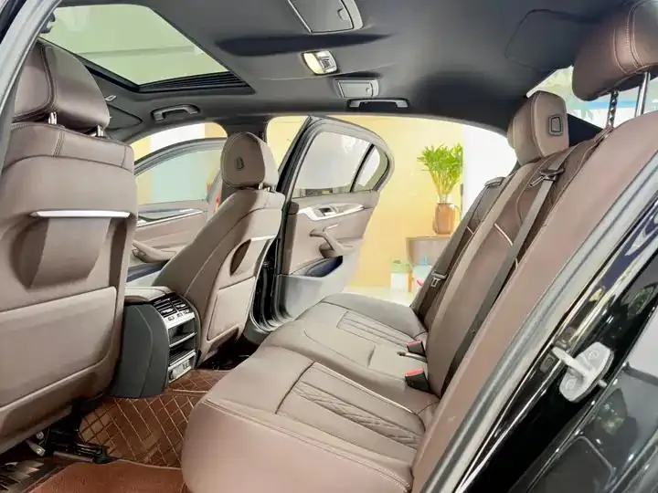 BMW 5 Series 2022 525Li M Sports Suit 6