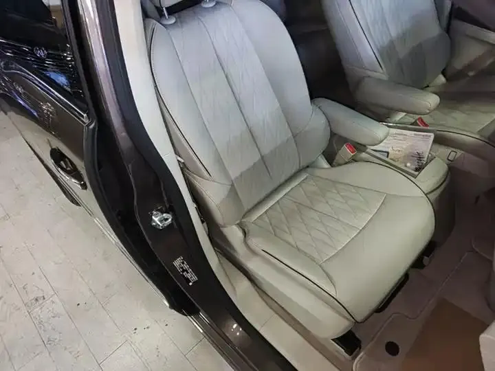 Buick GL8 2021 Land Business Class 652T Luxury Model 25