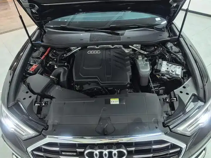 Audi A6L 2025 45 TFSI quattro Selected Dynamic Type 10