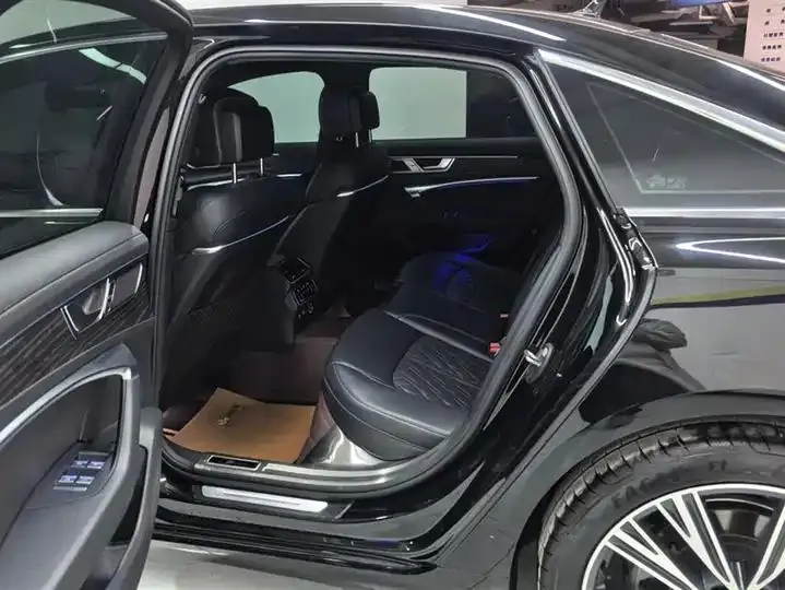 Audi A6L 2025 45 TFSI quattro Selected Dynamic Type 11