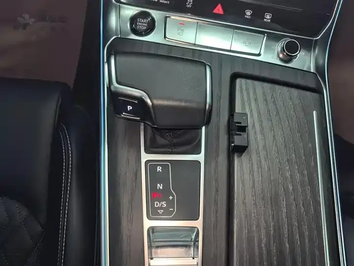 Audi A6L 2025 45 TFSI quattro Selected Dynamic Type 16