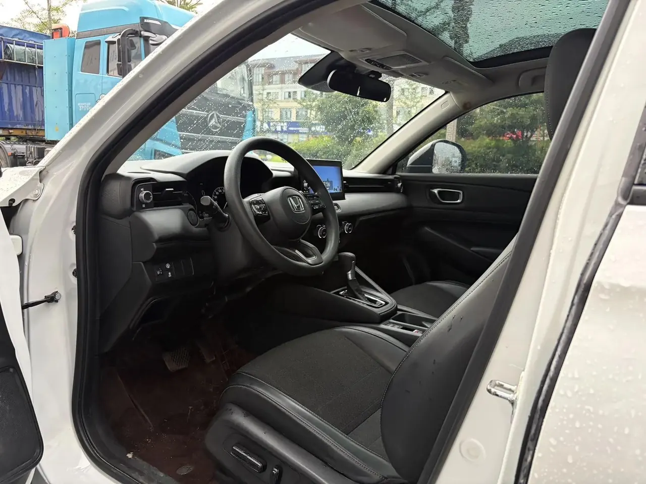 Vezel 2023, 1.5L CVT Mid-Grade Model 4