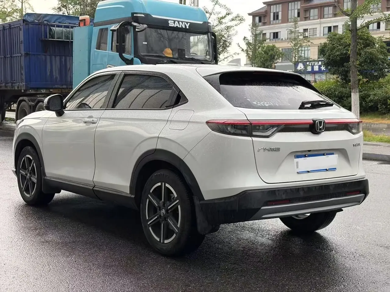 Vezel 2023, 1.5L CVT Mid-Grade Model 9