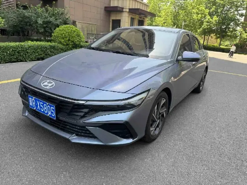 Elantra 2023 1.5L CVT LUX Prestige Edition - View 1
