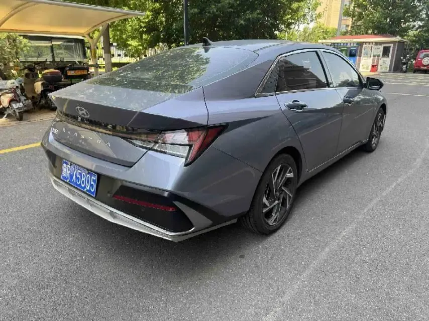 Elantra 2023 1.5L CVT LUX Prestige Edition 4