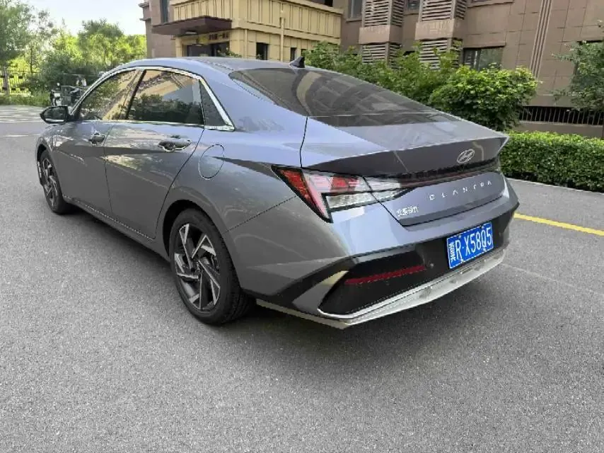 Elantra 2023 1.5L CVT LUX Prestige Edition 5