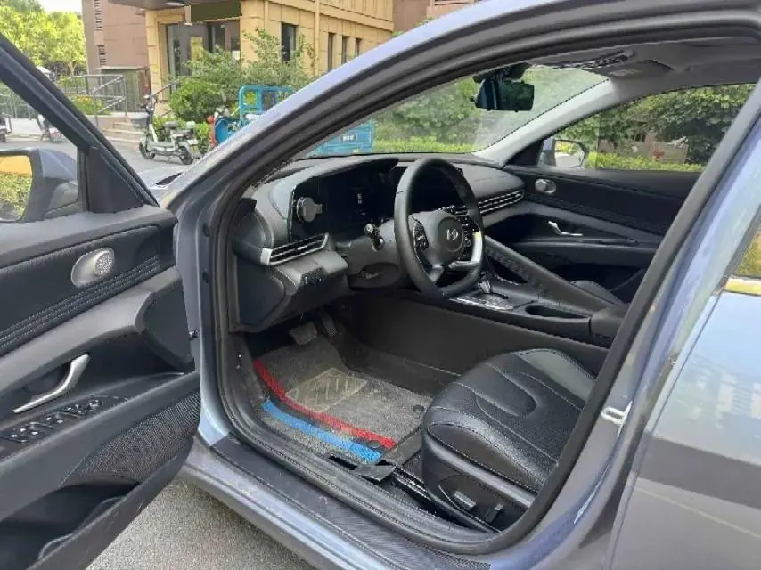 Elantra 2023 1.5L CVT LUX Prestige Edition 6