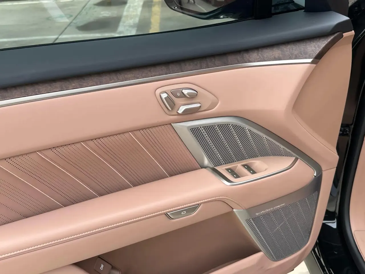 ONVO 2025 L90 Max six-seat automatic gear 3
