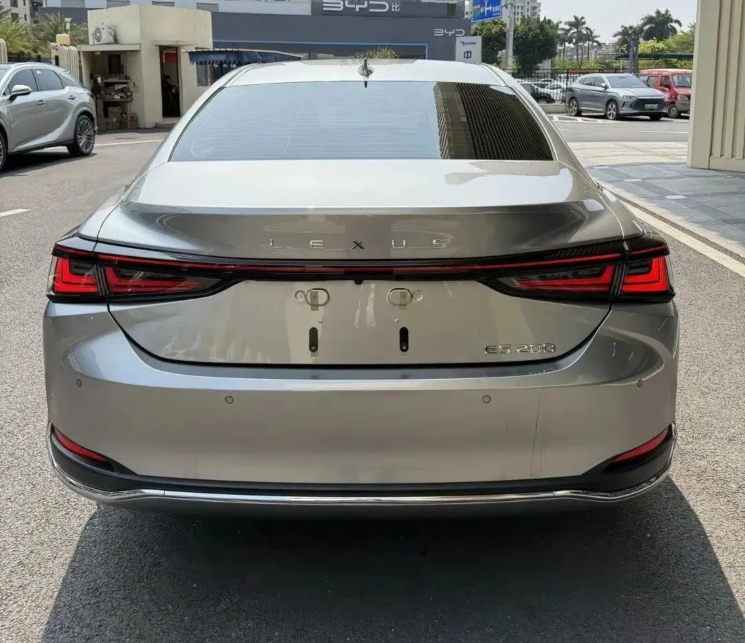 Lexus ES (Imported) 2025 ES200 2.0 CVT Prestige Edition Automatic 3