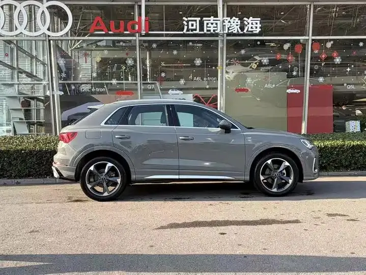 Audi Q3 2024 35 TFSI Fashion Dynamic 3