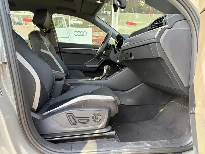 Audi Q3 2024 35 TFSI Fashion Dynamic 9