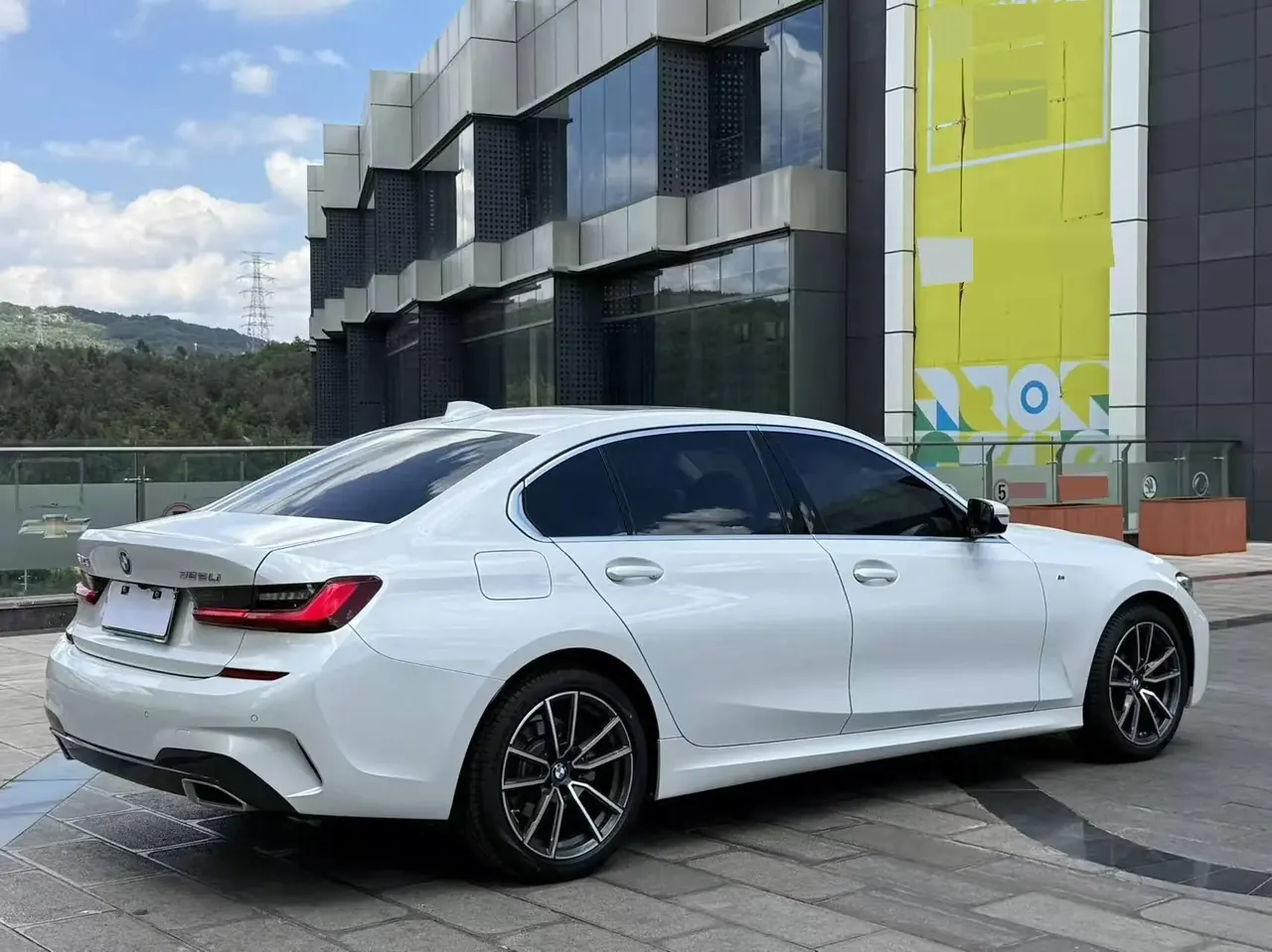 BMW 3 Series 2022 320Li M Sports Suit 3