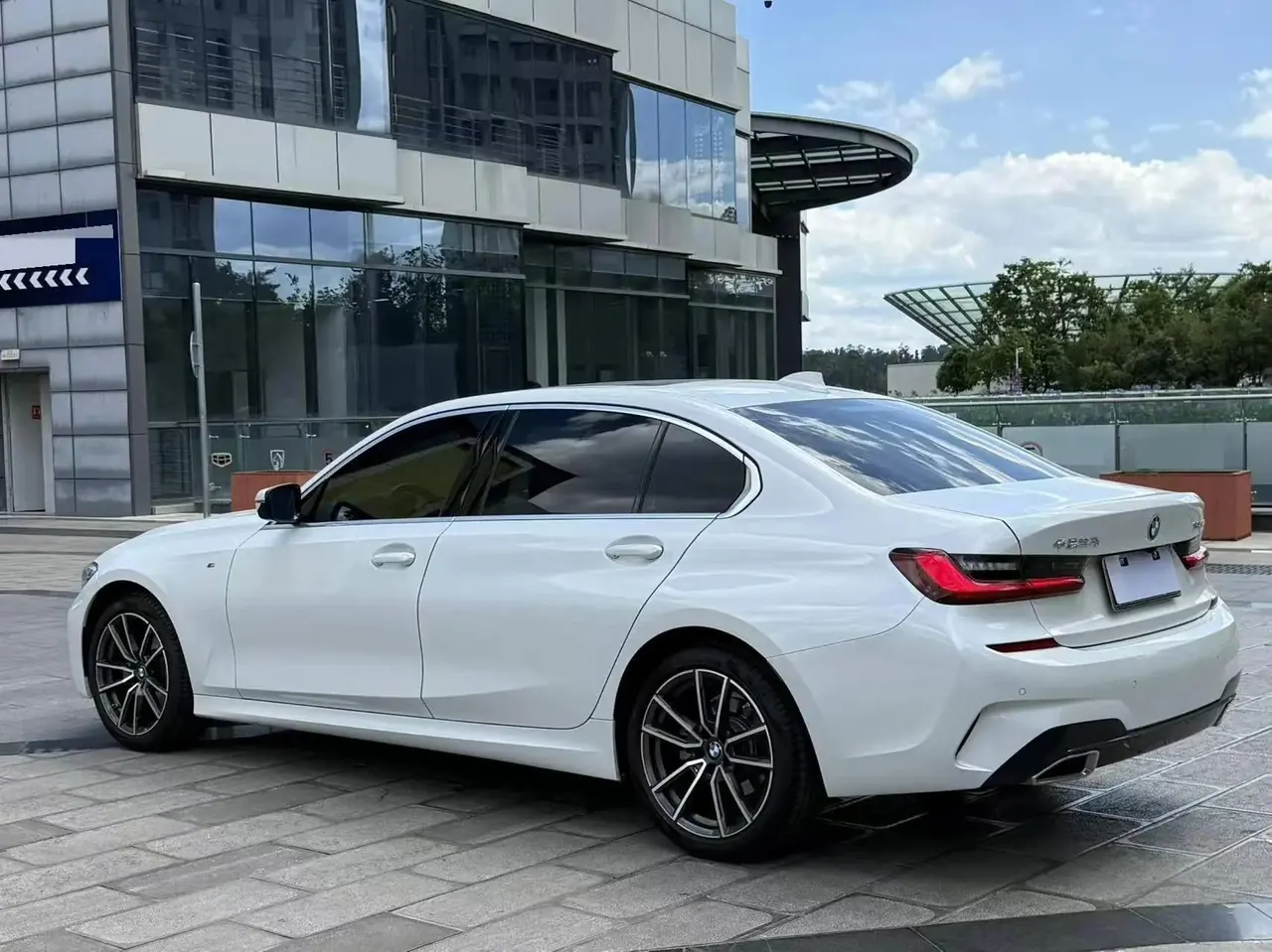 BMW 3 Series 2022 320Li M Sports Suit 4