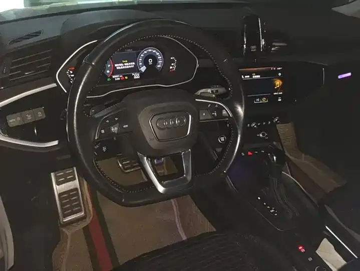 Audi Q3 2021 model 40 TFSI Sporty Edition 12