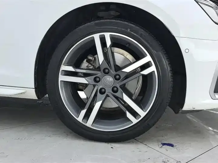 Audi A4L 2020 model 40 TFSI Luxury Dynamic Edition 6
