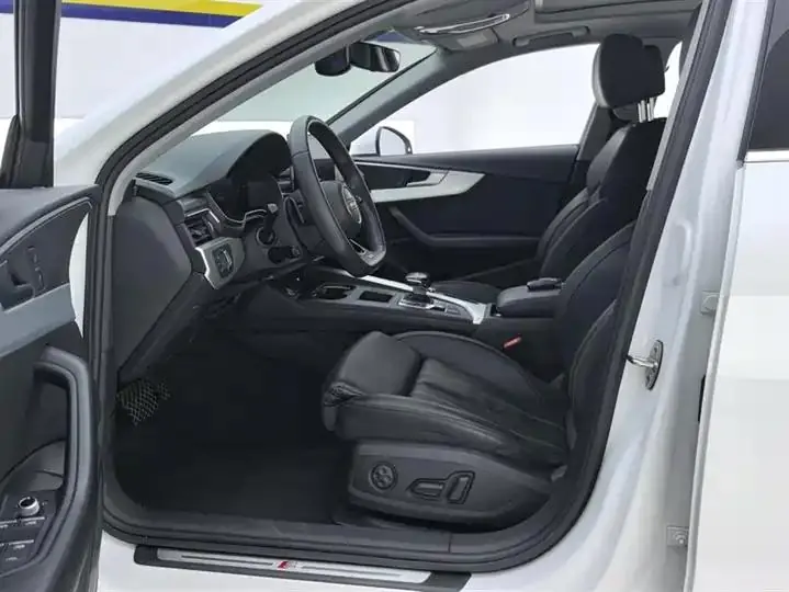 Audi A4L 2020 model 40 TFSI Luxury Dynamic Edition 9