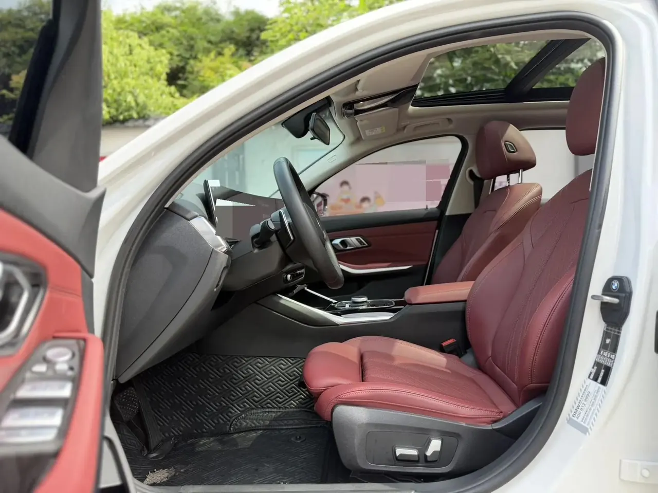 BMW 3 Series 2023 model 320Li M Sport Package 4