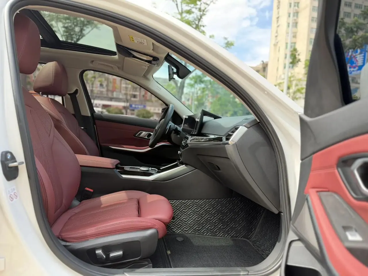 BMW 3 Series 2023 model 320Li M Sport Package 6