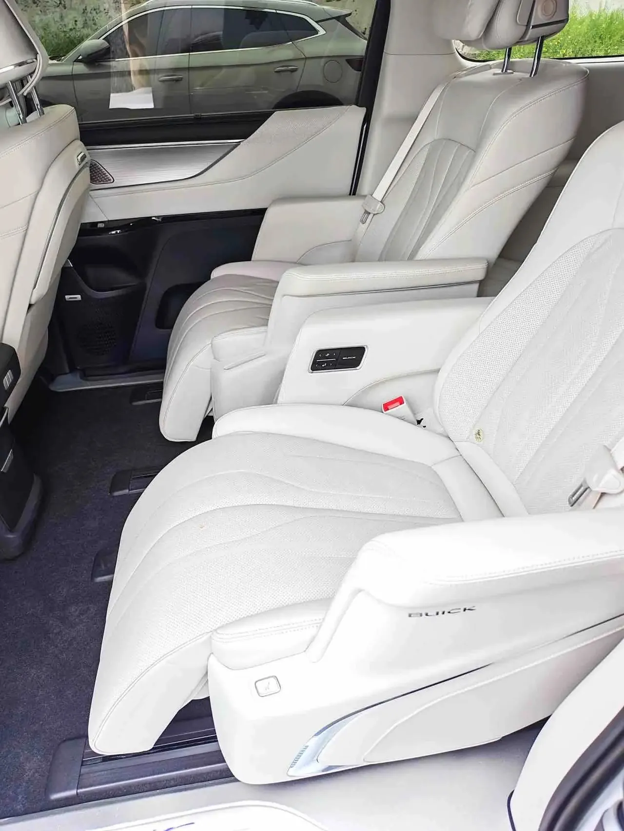 Buick GL8 New Energy 2024 Lu Zun Luxury Edition 7 3