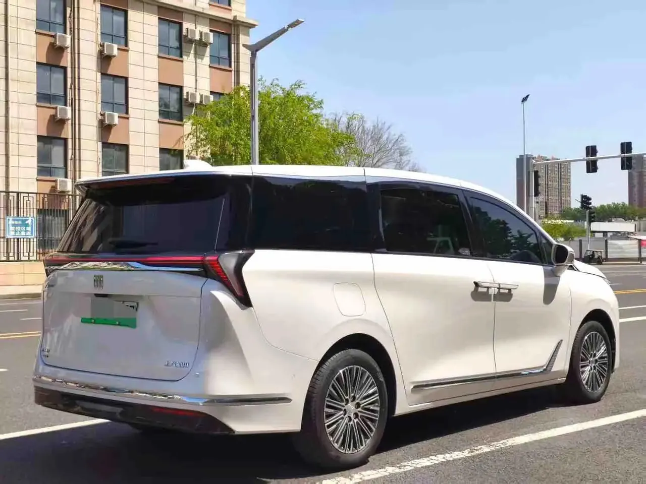 Buick GL8 New Energy 2024 Lu Zun Luxury Edition 7 5