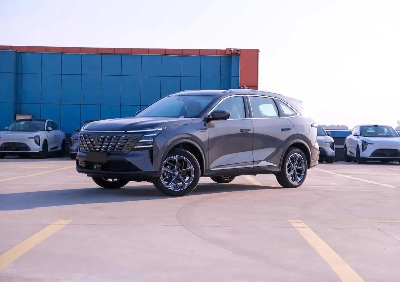 Open image lightbox: ChangAn 2025 CS75 PLUS 1.5T New Blue Whale Yue Edition Automatic Gear