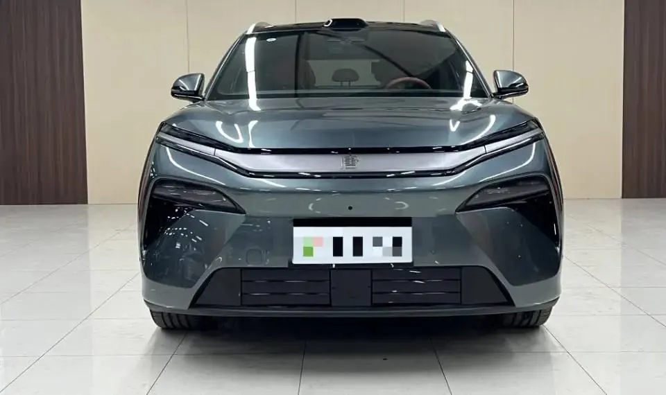 Tang L 2025 EV 600KM Four-Wheel-Drive Laser Radar Flagship Model 2