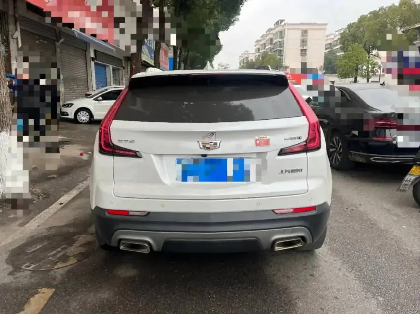 Cadillac XT4 2021 28T Two-Wheel Drive Premium Model 3