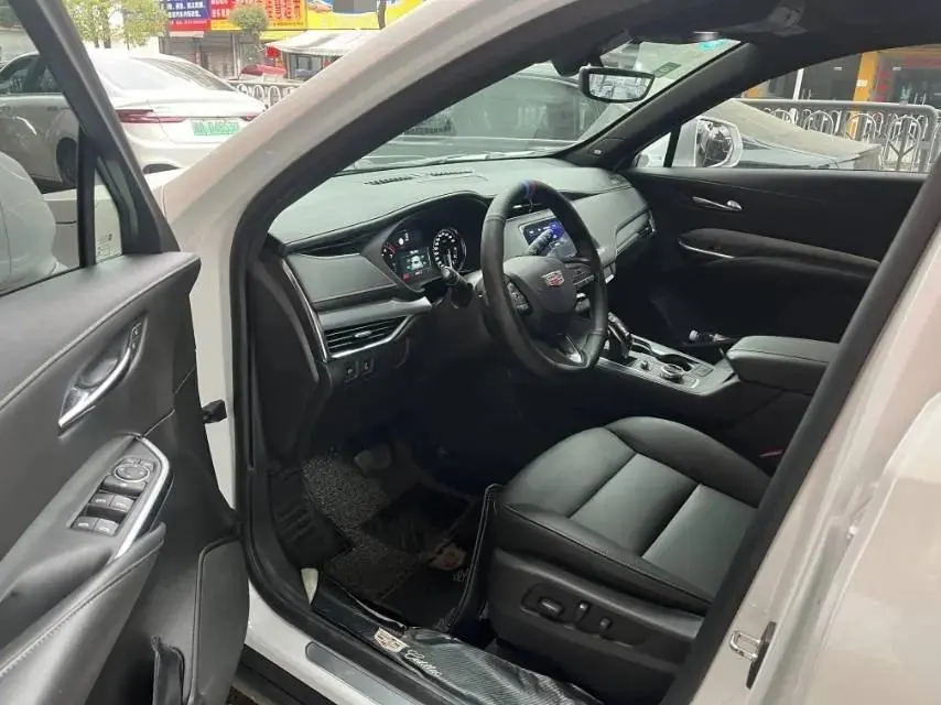 Cadillac XT4 2021 28T Two-Wheel Drive Premium Model 6
