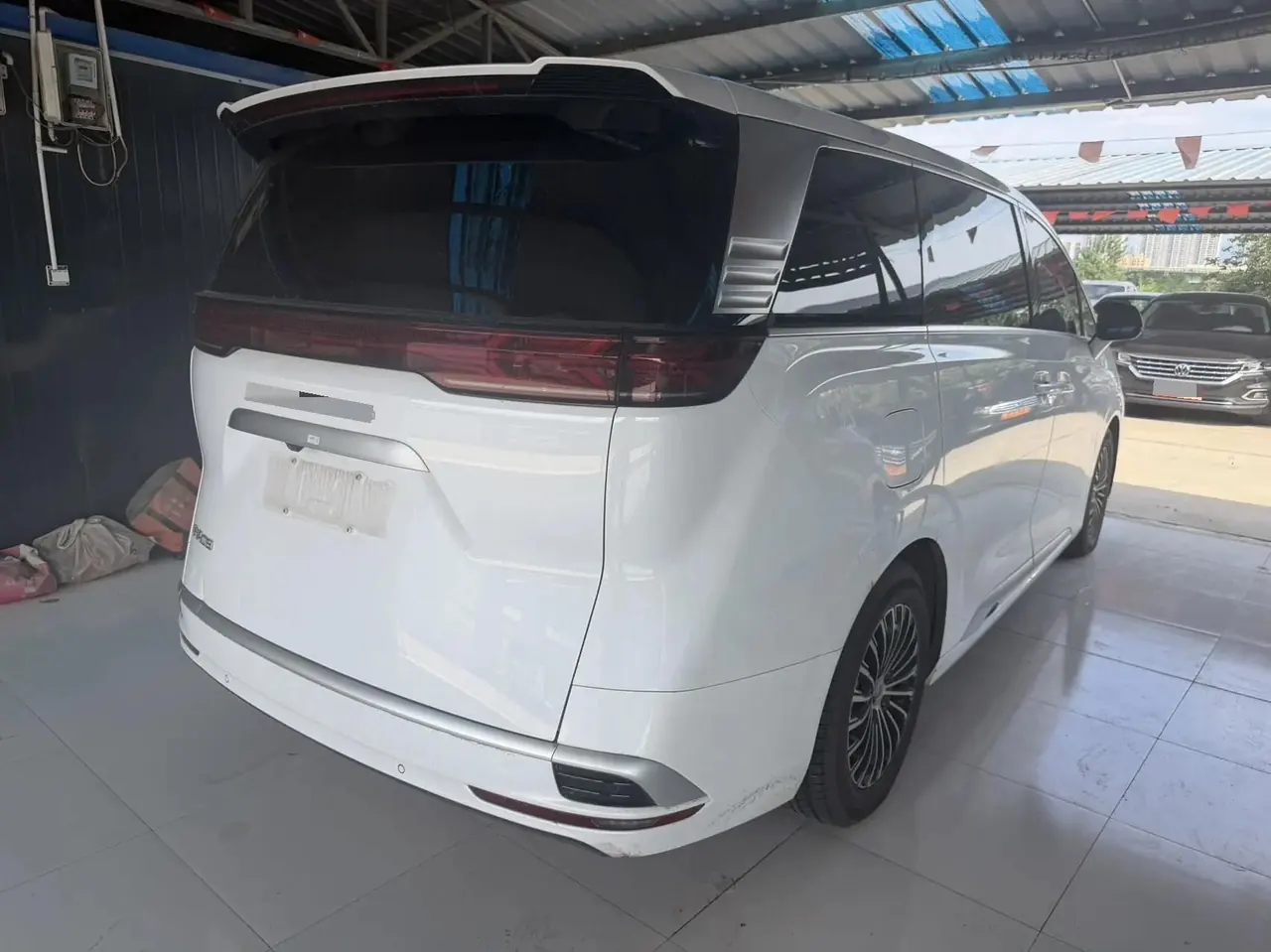 Denza D9 2024 DM-i 1050 Premium 2
