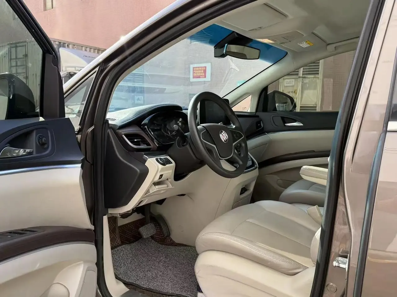 Buick GL8 2022 Land Business Class 652T Comfort Model 4