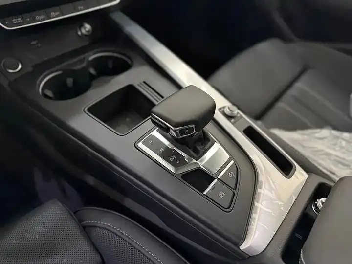 Audi A4L 2023, 40 TFSI Fashion Dynamic Model 10