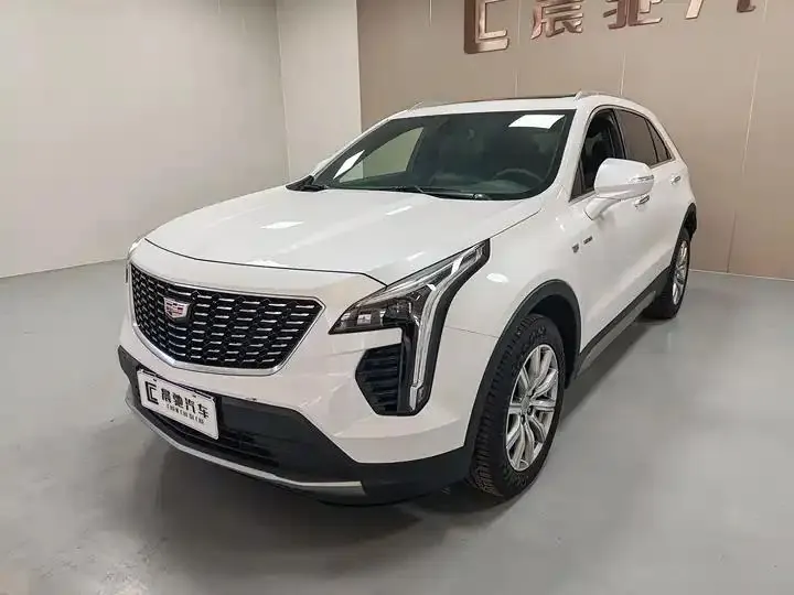 Open image lightbox: Cadillac XT4 2021 28T Two-Drive Luxury Model