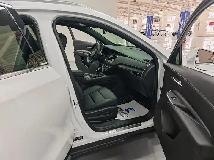 Cadillac XT4 2021 28T Two-Drive Luxury Model 13