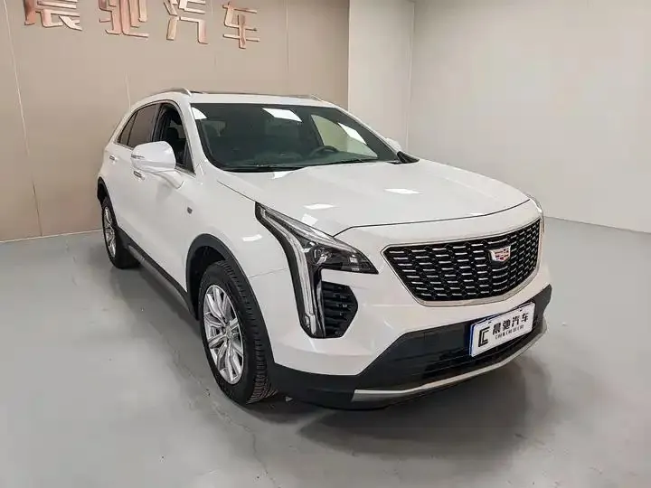 Cadillac XT4 2021 28T Two-Drive Luxury Model 3