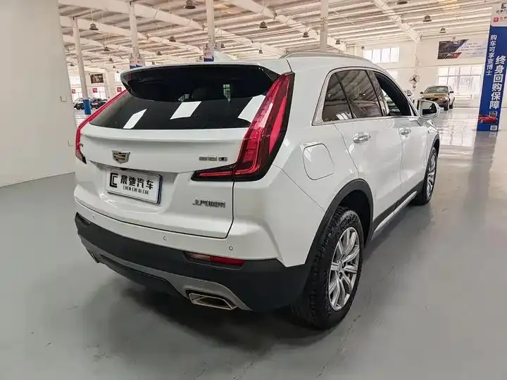 Cadillac XT4 2021 28T Two-Drive Luxury Model 4