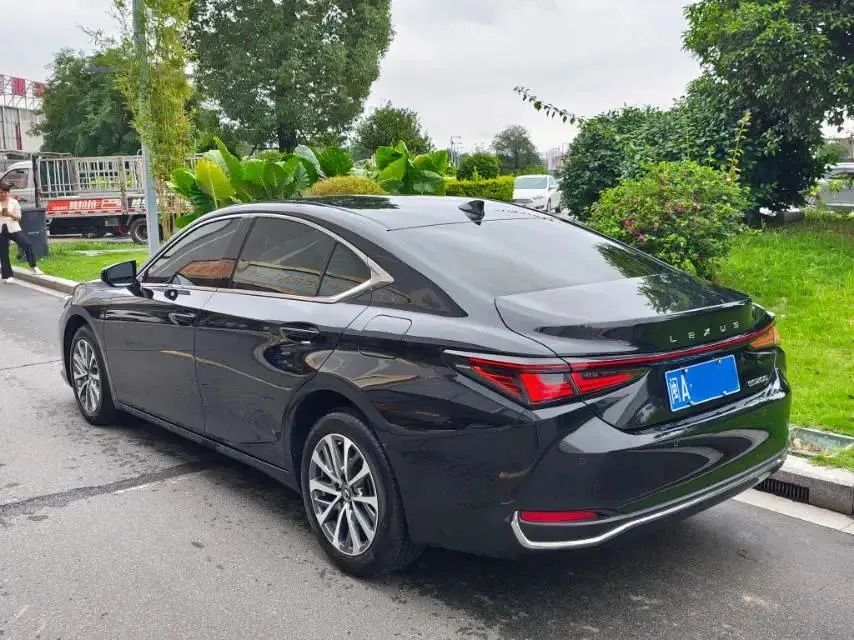 Lexus ES (Imported) 2025 ES200 2.0 CVT Prestige Edition Automatic 2