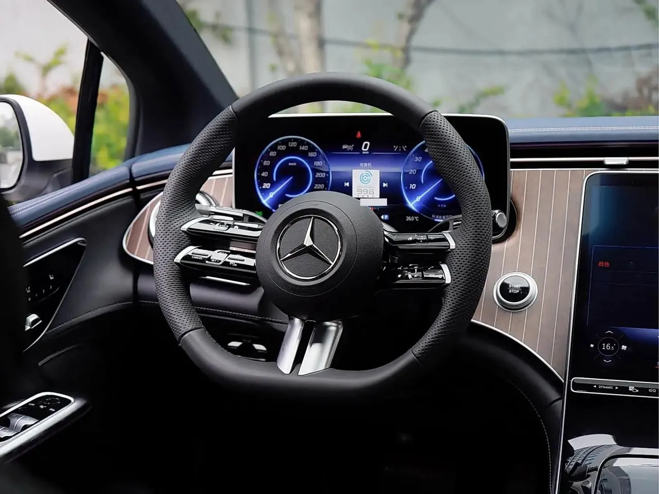 Mercedes Benz 2025 EQE 500 4MATIC EQE 500 4MATIC Pioneer Edition Automatic Gear 10