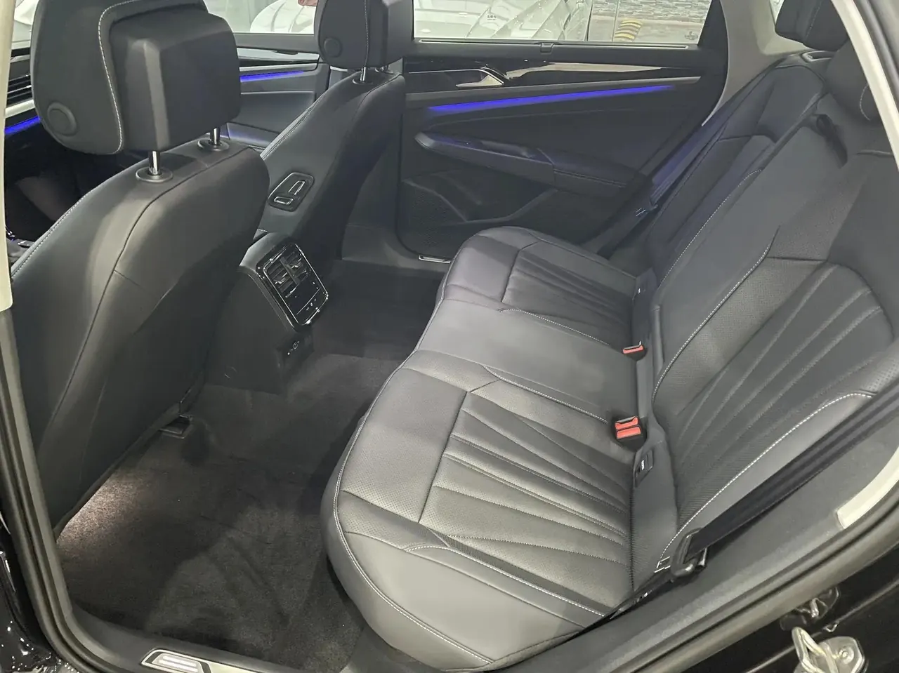 Volkswagen 2025 Passat 2.0TSI 380TSI Subut Long Yao Edition Automatic Gear 10