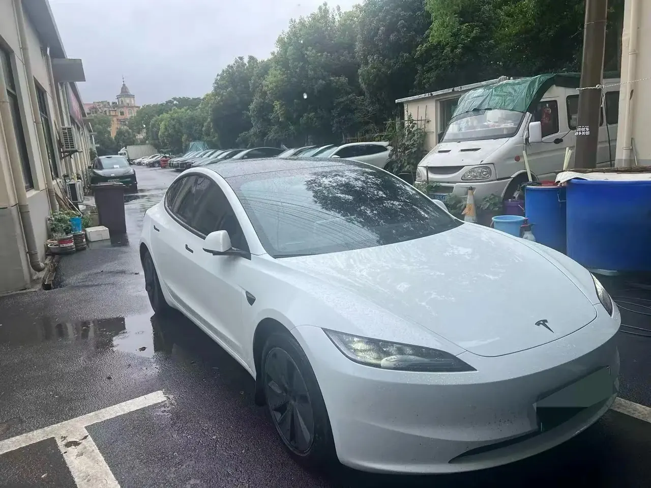 Tesla 2025 Model 3 Rear-Wheel Drive (Refreshed) Automatic 3