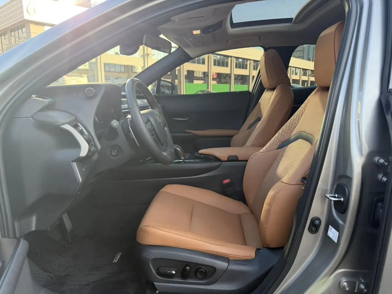 Lexus UX New Energy 2020 300e Pure Yue Edition 3