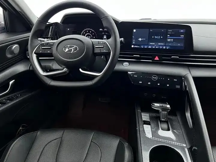 Elantra 2021 240TGDi DCT LUX Premium Edition 10