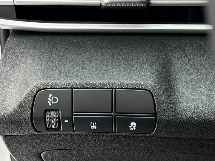 Elantra 2021 240TGDi DCT LUX Premium Edition 18