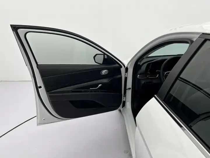Elantra 2021 240TGDi DCT LUX Premium Edition 23