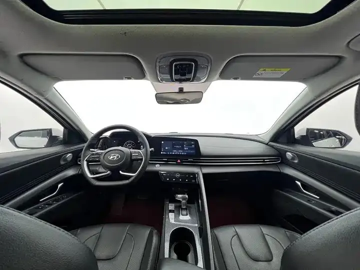 Elantra 2021 240TGDi DCT LUX Premium Edition 9