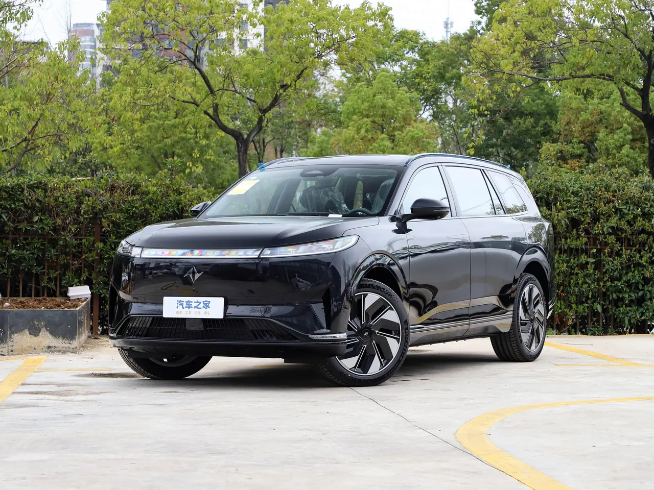 eπ008 2025 Model 210Ultra Ruyi Edition, 5-Seater - View 1