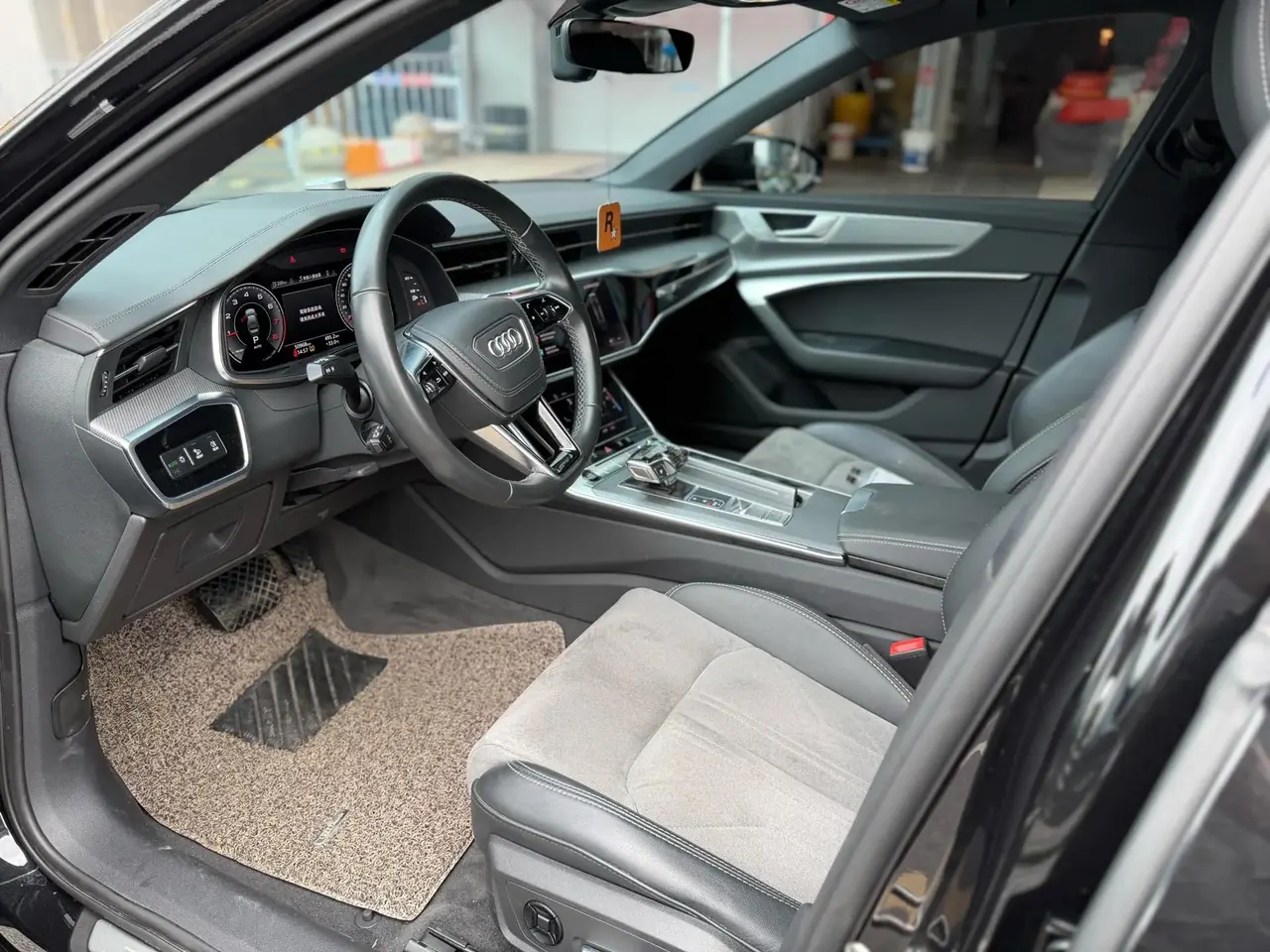 Audi A6L 2022 40 TFSI Deluxe Dynamic 2