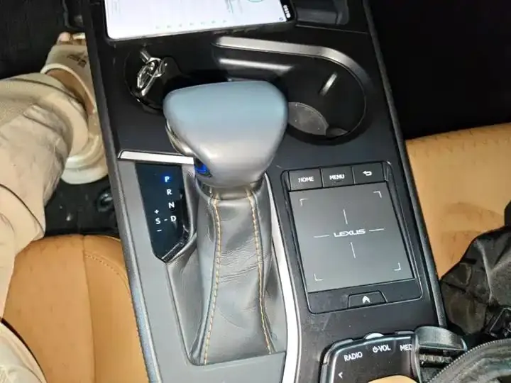 Lexus UX 2020 260h Exploration and Fun Edition 14