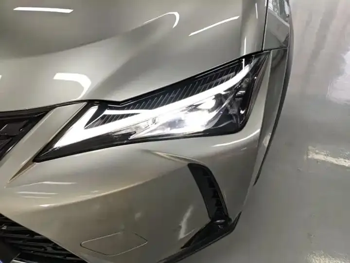 Lexus UX 2020 260h Exploration and Fun Edition 24
